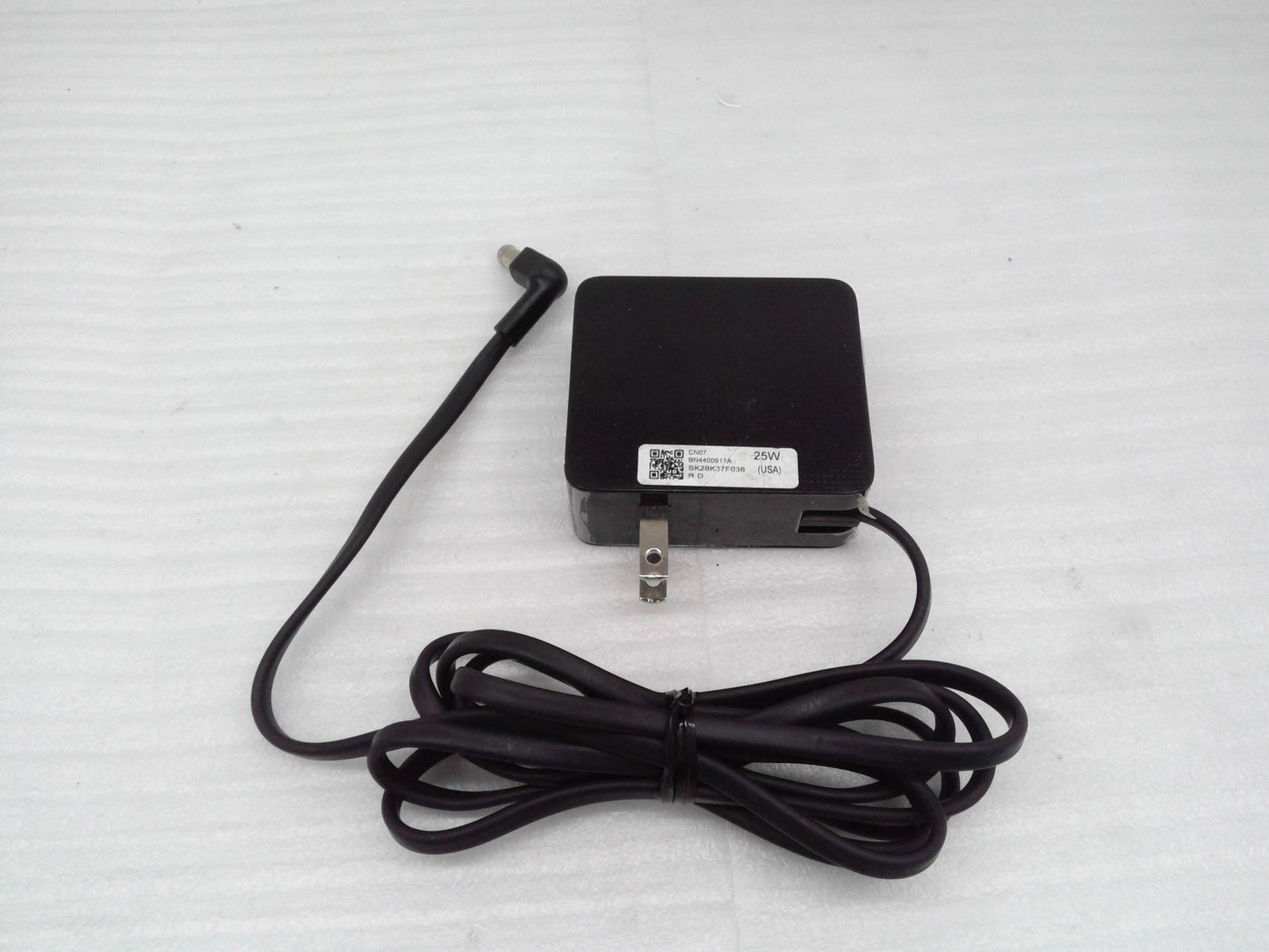 Samsung A2514_MPNL AC Adapter 14V 1.79A 25W Power Supply 6.0x4.4mm w/Pin