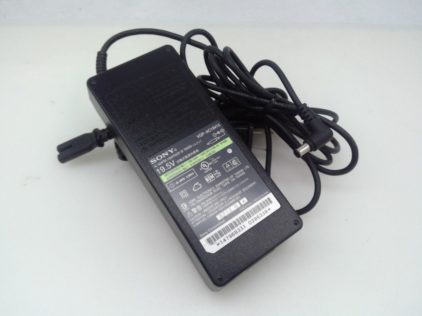 Genuine Sony Vaio AC Power Adapter VGP-AC19V15 19.5V 6.2A