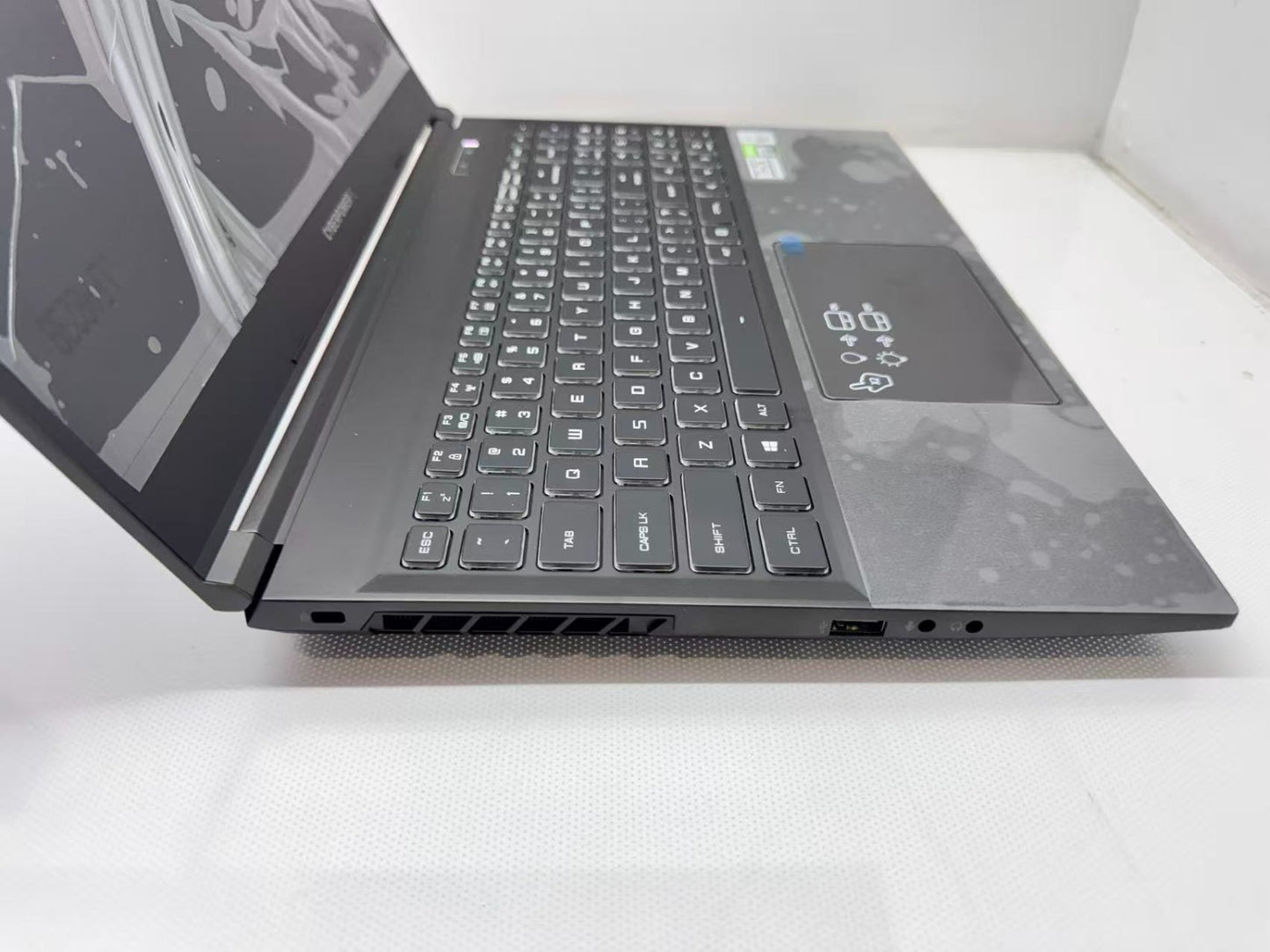 Cyberpower Tracer IV GM5MG0O Intel i7-10750H@2.6GHz 32G 1TB RTX 3060 **READ**