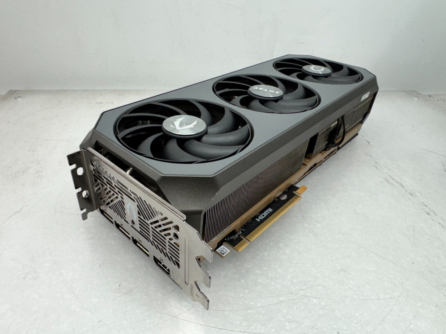 *Read* ZOTAC GeForce RTX 5080 Amp Extreme Infinity 16GB GDDR7 GPU No work