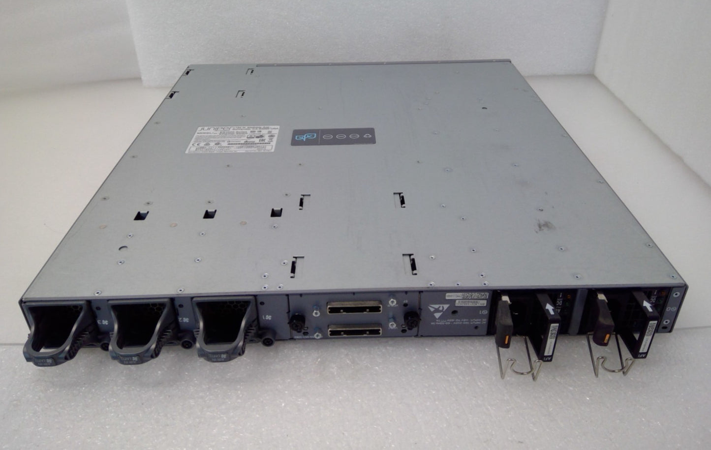 JUNIPER EX4550-32F-AFI 40 Port ETHERNET Switch EX4550-EM-8XSFP EX4550