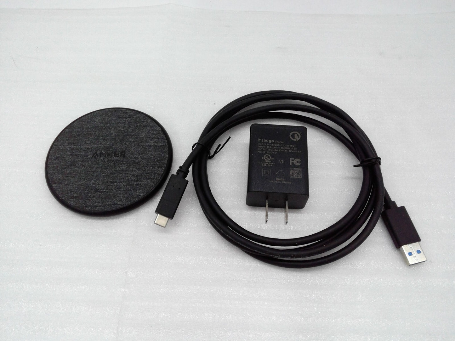 Anker 318 Ultra Slim Qi Wireless Charging Pad (10W) with (4-Ft) Cable + Charger