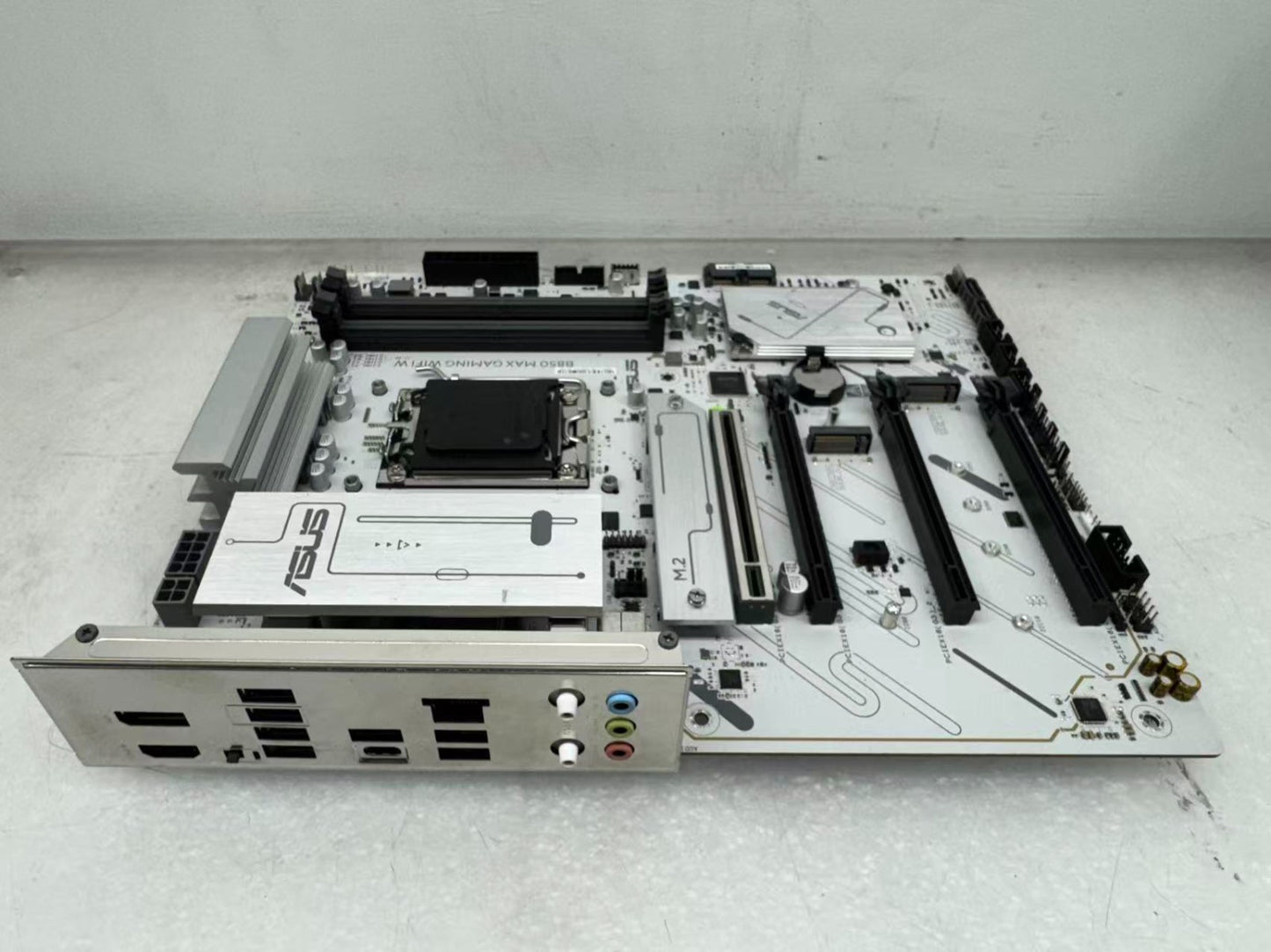 ASUS B850 MAX GAMING WIFI White AMD Socket AM5 DDR5 ATX Motherboard *READ*