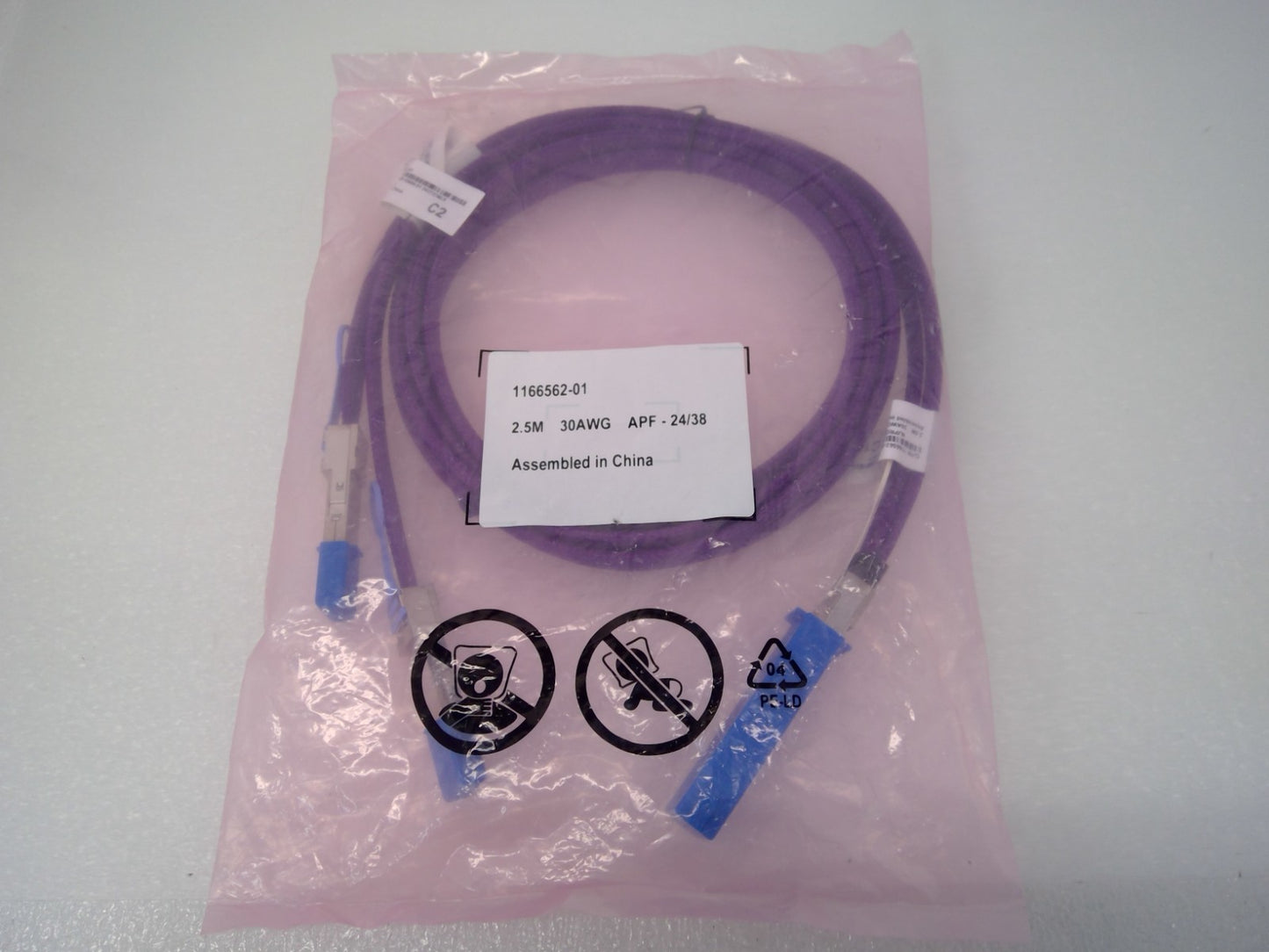 NEW Amphenol Splitter 400G OSFP to 2x200G QSFP56 2.5m 30AWG NJPRGR-G608 *read*