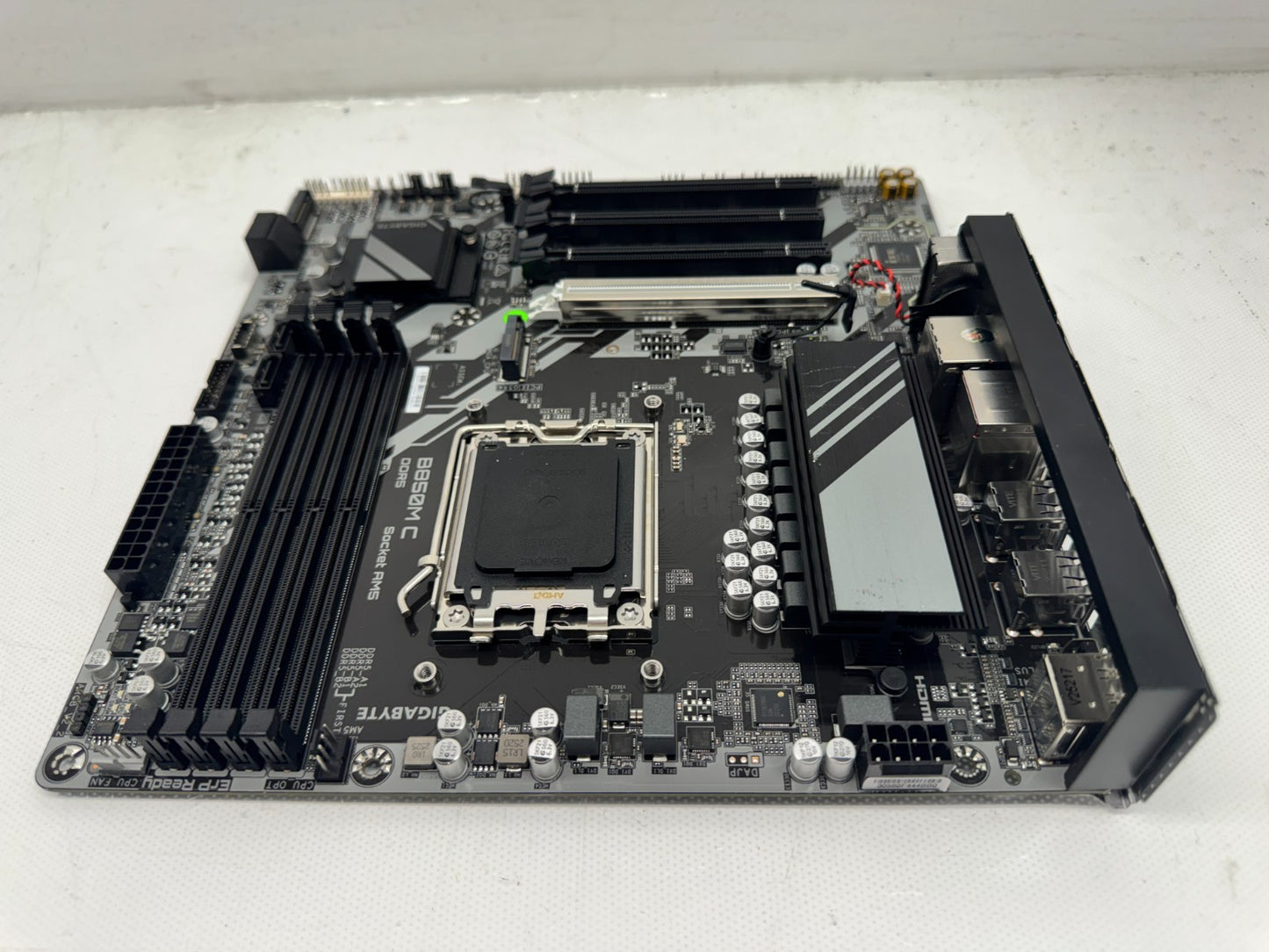 GIGABYTE B850M C AMD AM5 Motherboard mATX PCIe 5.0 x16 slot *READ*