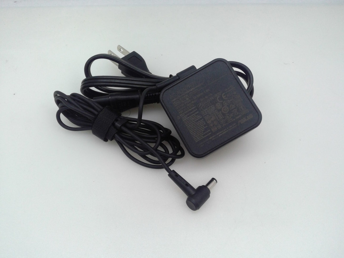 Original ASUS ADP-45ZE B 19V 2.37A 45W AC Adapter W/ Power cord