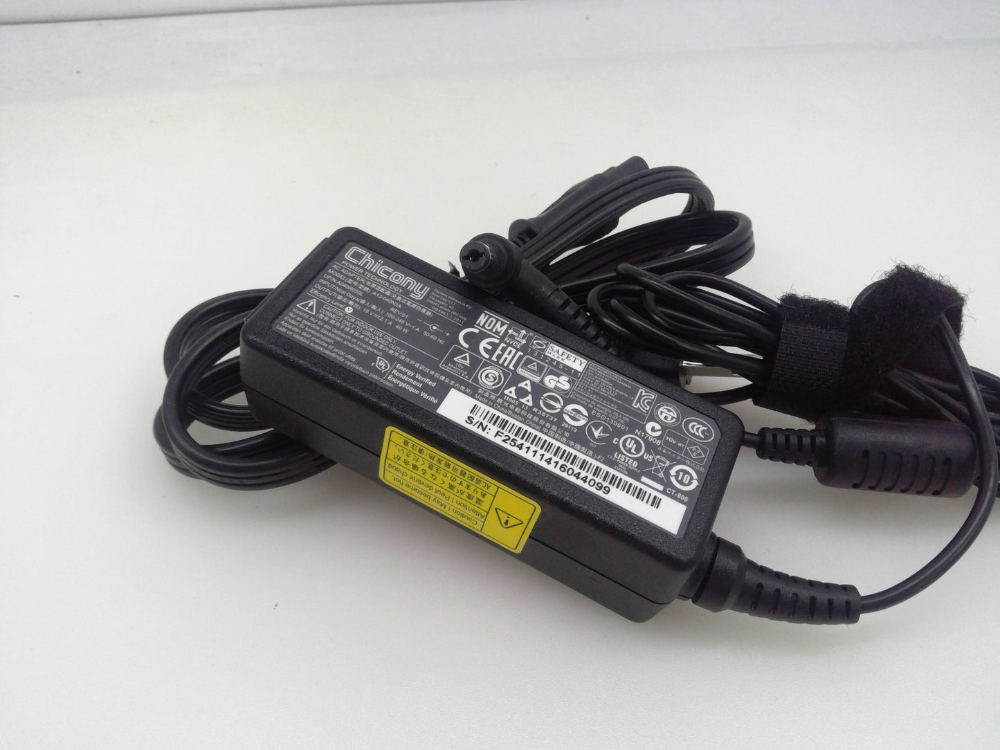 Genuine Chicony 40W A13-040N3A 19V Power Adapter 5.5* 1.7mm  For Acer Aspire