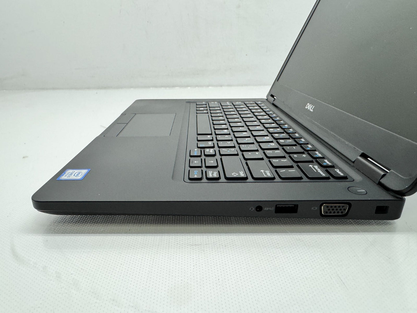 Dell Latitude 5490 14" 1366 x 768 i5-7300U@2.60GHz 16G RAM 256GB SSD Win11 *READ