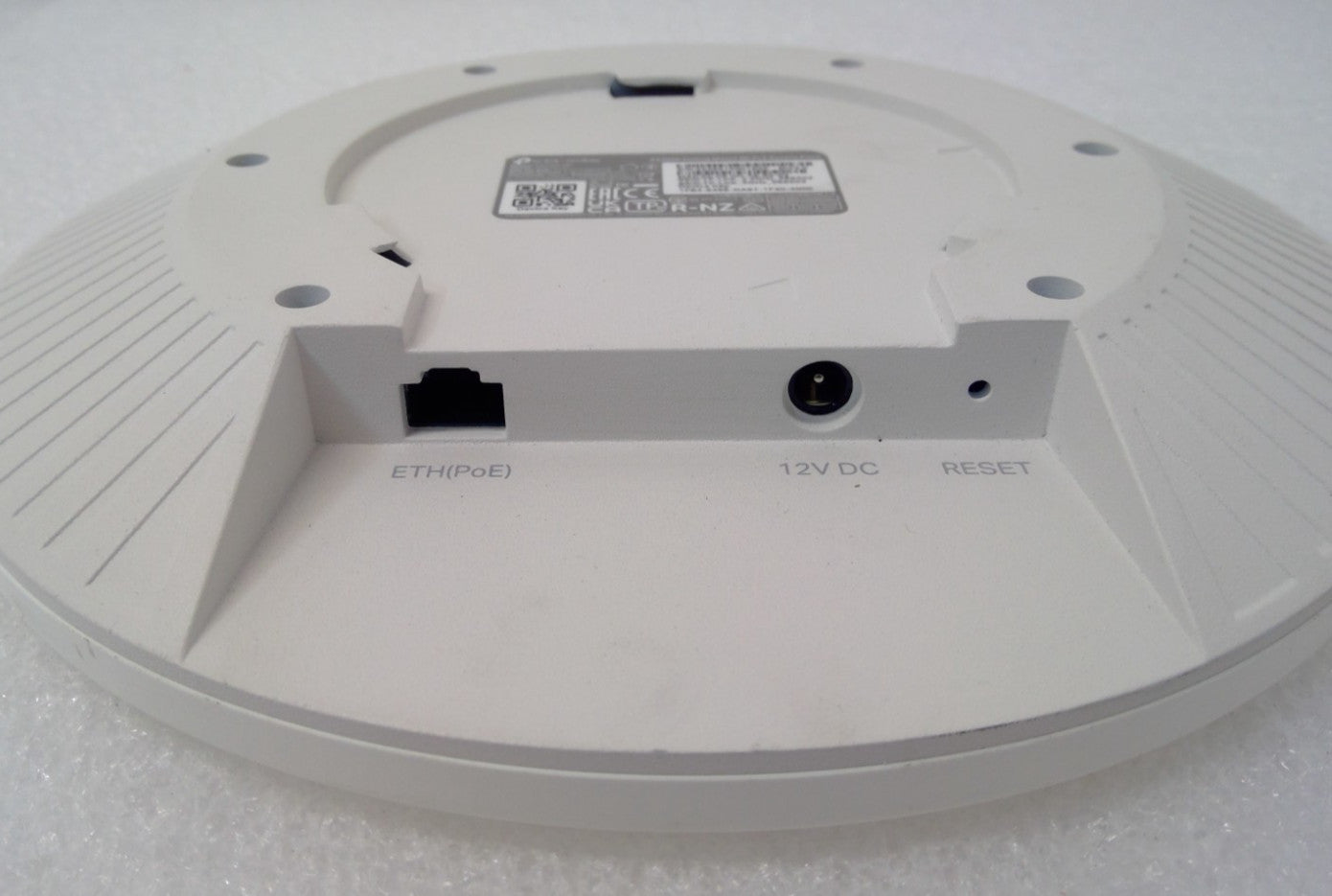 TP-LINK Omada EAP660 HD AX3600 Multi-Gigabit Ceiling Mount Wi-Fi 6 Access Point