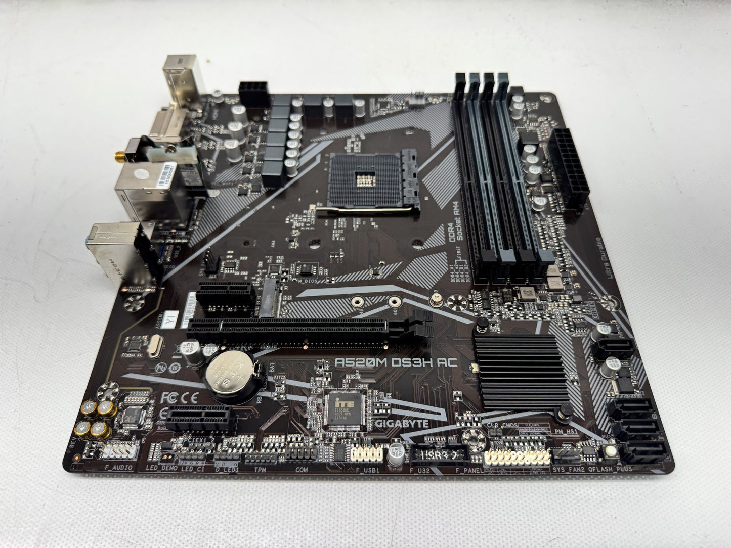 GIGABYTE A520M DS3H AC AMD AM4 Motherboard mATX