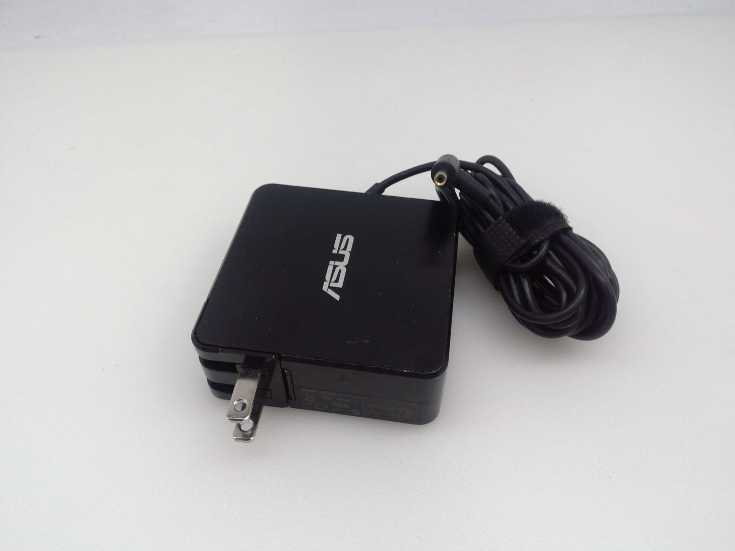 Original Asus ADP-65EW A AC-Adapter Notebook 19V 3.42A 65W Tip 4.0x1.35mm