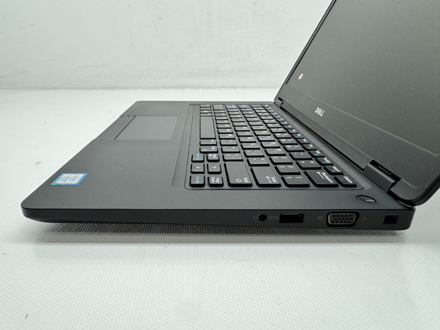 Dell Latitude 5490 14" 1366 x 768 i7-7600U@2.80GHz 16G RAM 256GB SSD Win11 *READ