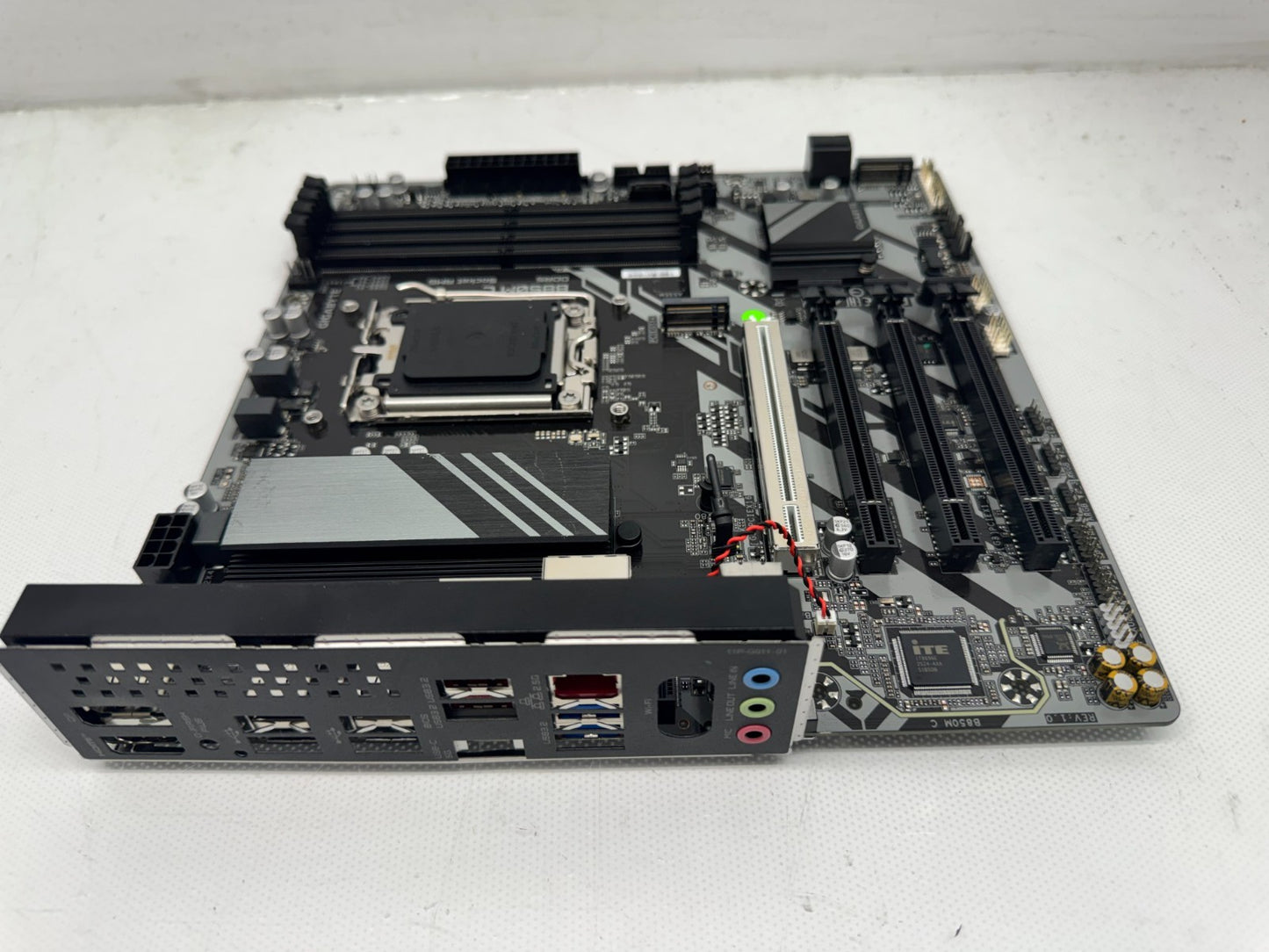 GIGABYTE B850M C AMD AM5 Motherboard mATX PCIe 5.0 x16 slot *READ*