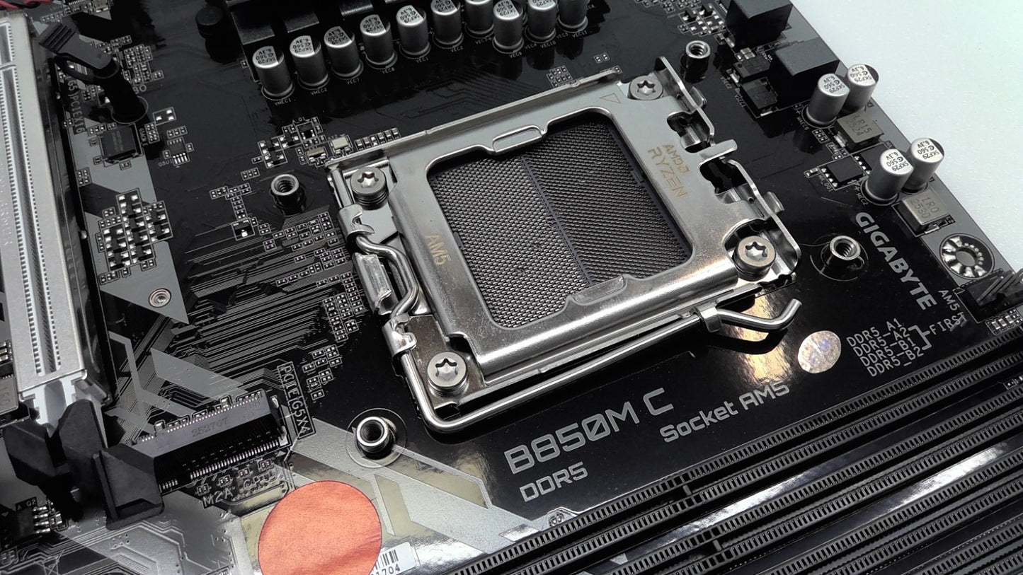 Lot of 3 *For Parts* GIGABYTE B850M C DDR5 AM5 MiroATX  No WIFI Not work