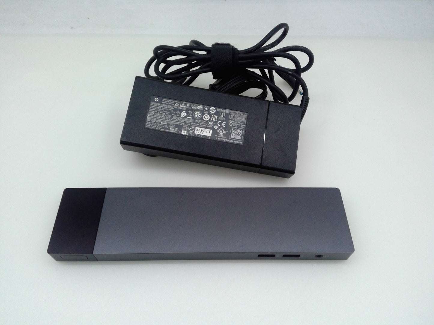 HP Elite Thunderbolt 3 Docking Station HSTNN-CX01 W/ HP 150W Adapter 841830-001