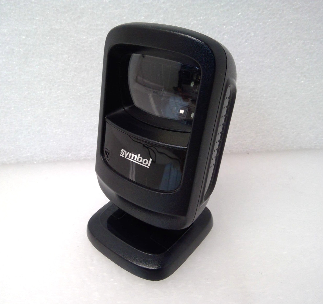 Symbol DS9208 USB Barcode Scanner DS9208-SR00004NNWW 1D 2D NO USB cable