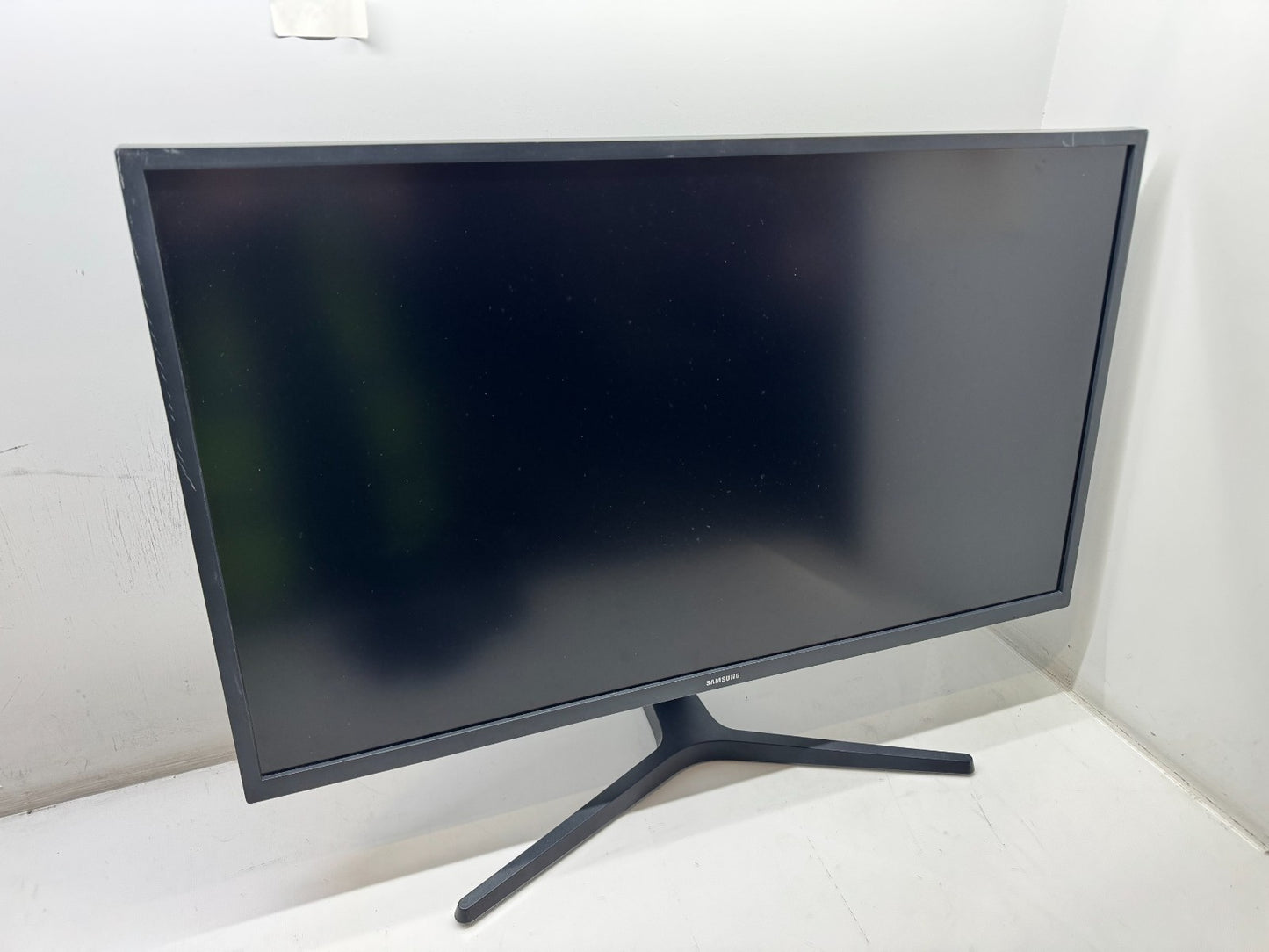 Samsung U32J590UQN 32” UJ59 Series UHD Monitor, HDMI DisplayPort W/Stand