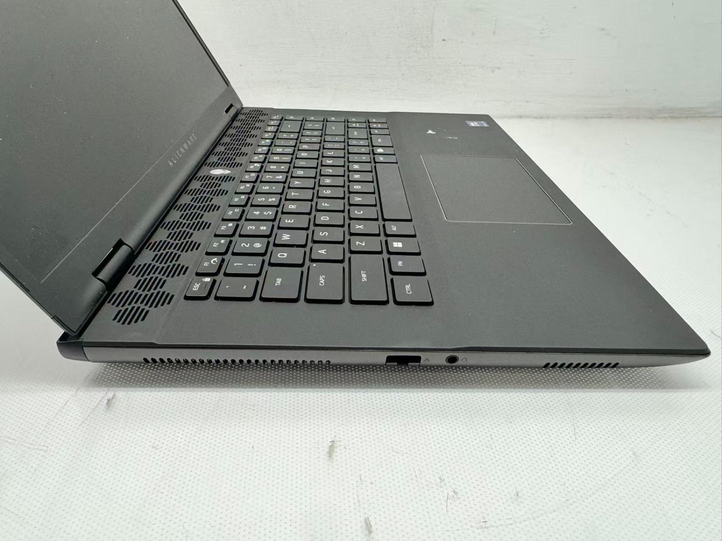 Alienware M16 R2 Intel Ultra 9 185H@2.3GHz 32GB 1TB RTX 4060 W/AC No BATT *READ*