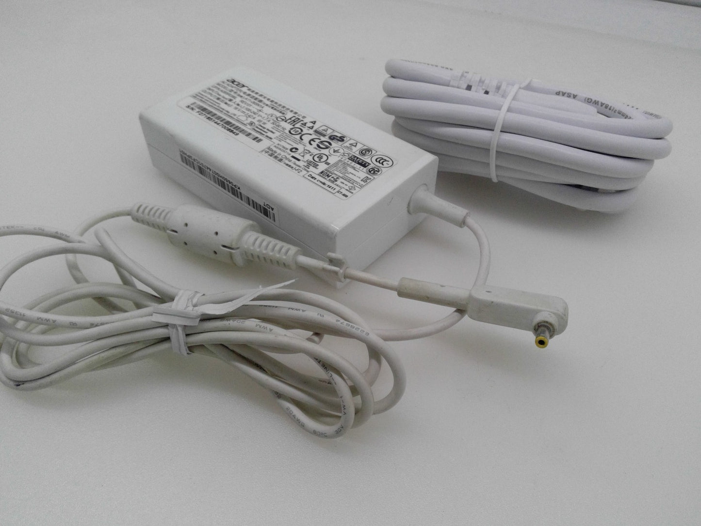 Genuine Acer A11-065N1A Power Supply 19V 3.42A 65W White AC Adapter 3.0x1.1mm