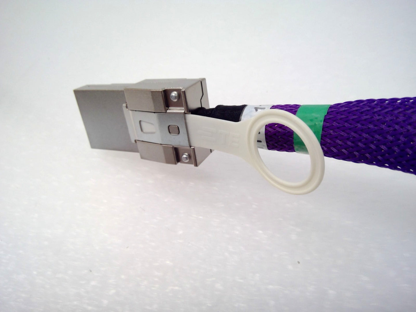TE Connectivity 0.28m High Speed PCIe CDFP Connector Cable 32AWG 1098777-01