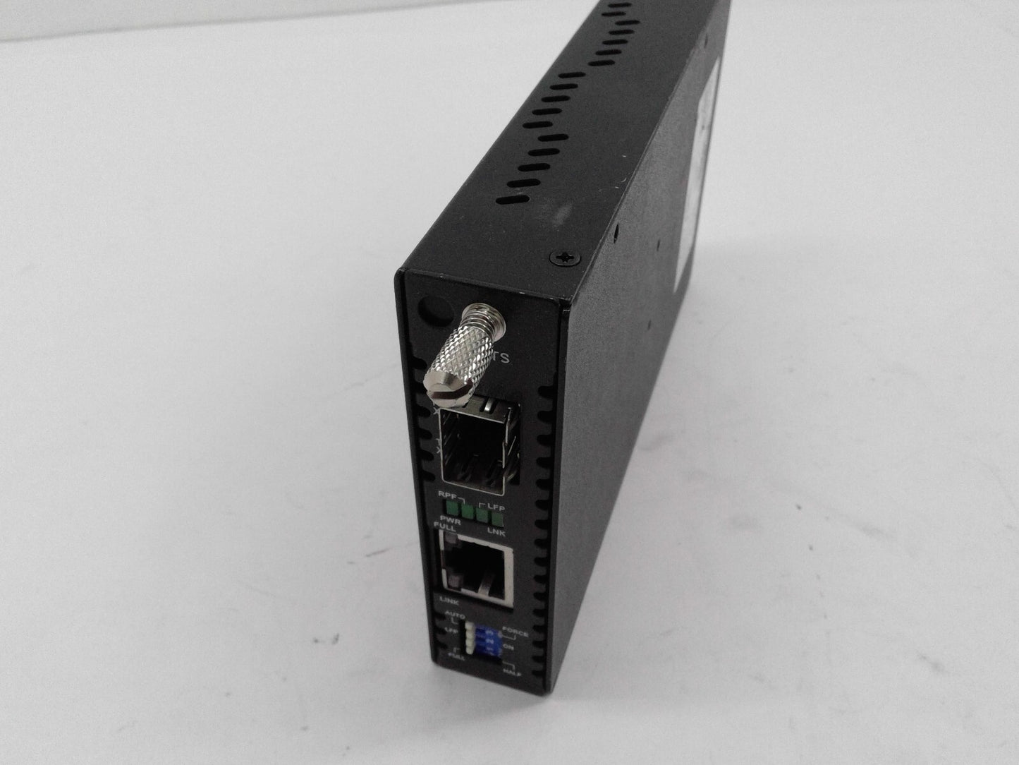 StarTech Gigabit Ethernet Copper-to-Fiber Media Converter SM LC-10km│ET91000SM10