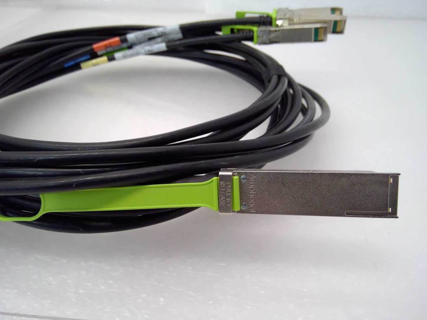 Amphenol 3M 100G QSFP28 to 4x 25G SFP28 Breakout DAC Cable NDAQGT-F306 Passive