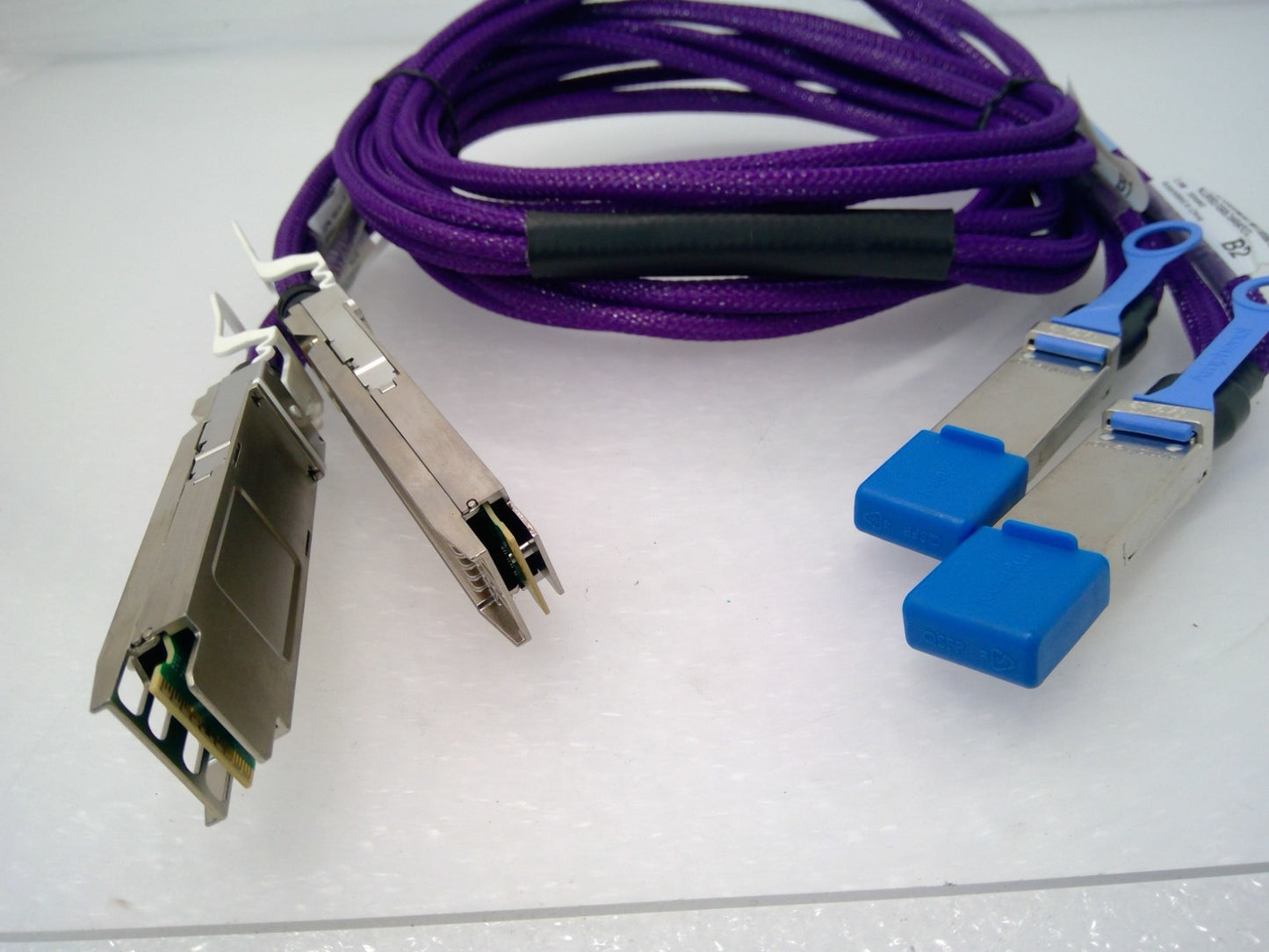 Amphenol 400G CDFB TO QSFP28 HIGH Speed Cable 2.5m 30AWG 1083867-01 NJJRBD-G605