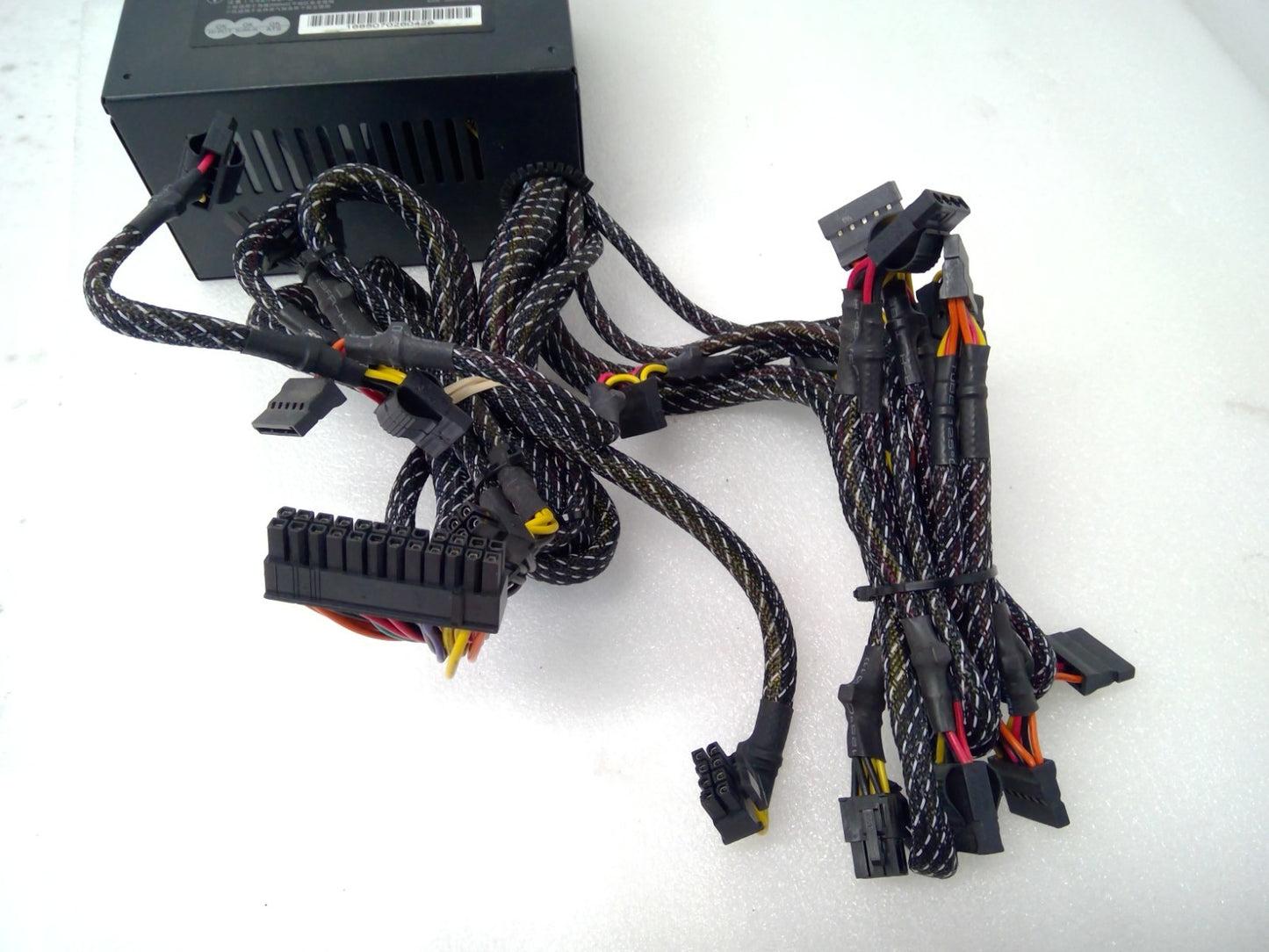 Enermax RevolutionDUO 700W ERD700AWL-F 80+ Gold Full Modular Power Supply