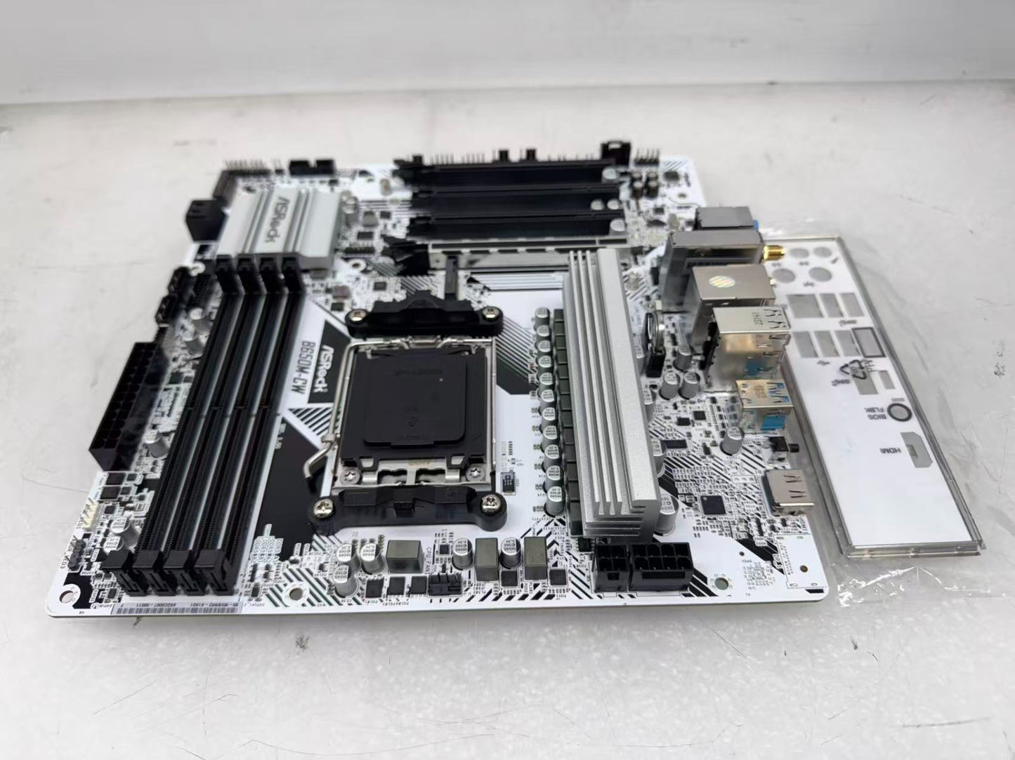 ASRock B650M-CW micro ATX White Motherboard AMD Socket AM5 DDR5 HDMI WIFI