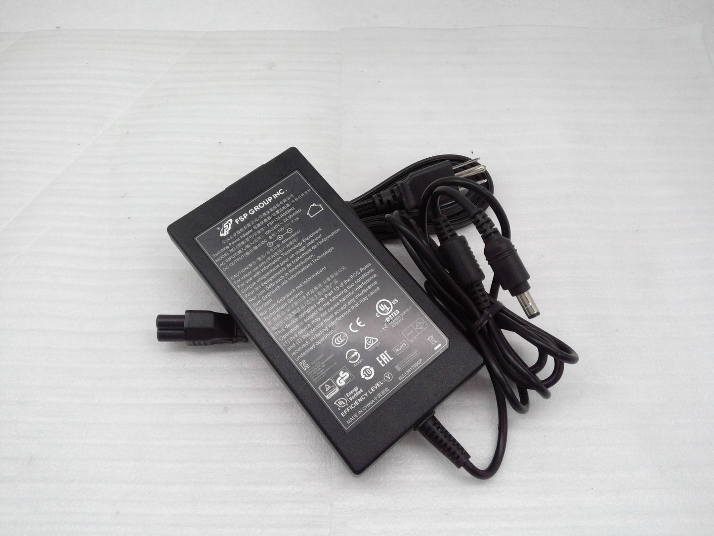 OEM 19V 7.1A  AC Adapter For FSP Group INC FSP135-RSEBN2 Gigabyte Power Supply