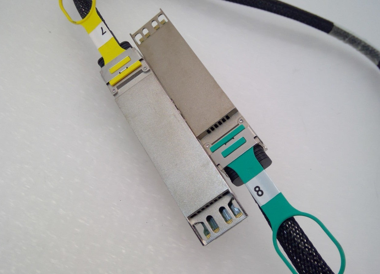 Amphenol NJPPER-G610-01 400G QSFP-DD DAC Cable 0.89M(2.92FT) 30AWG 1133371-01