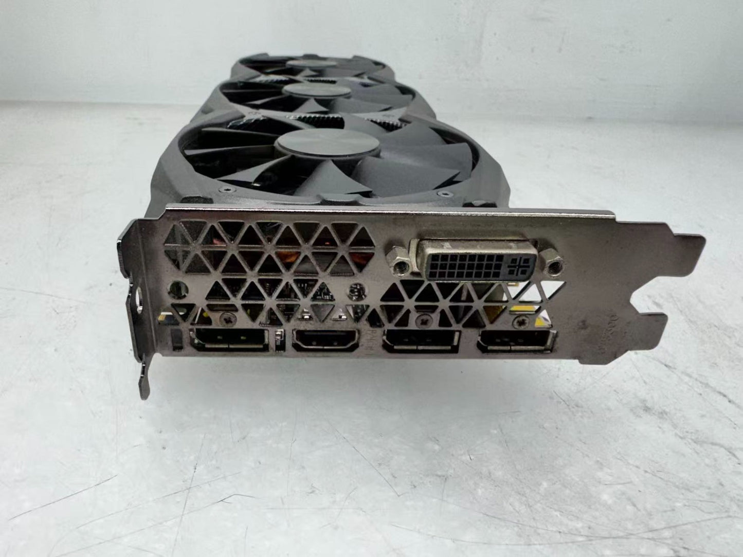 Zotac GTX 980 Ti 6G GDDR5 AMP Edition 384BIT Graphics Card ZT-90503-10P