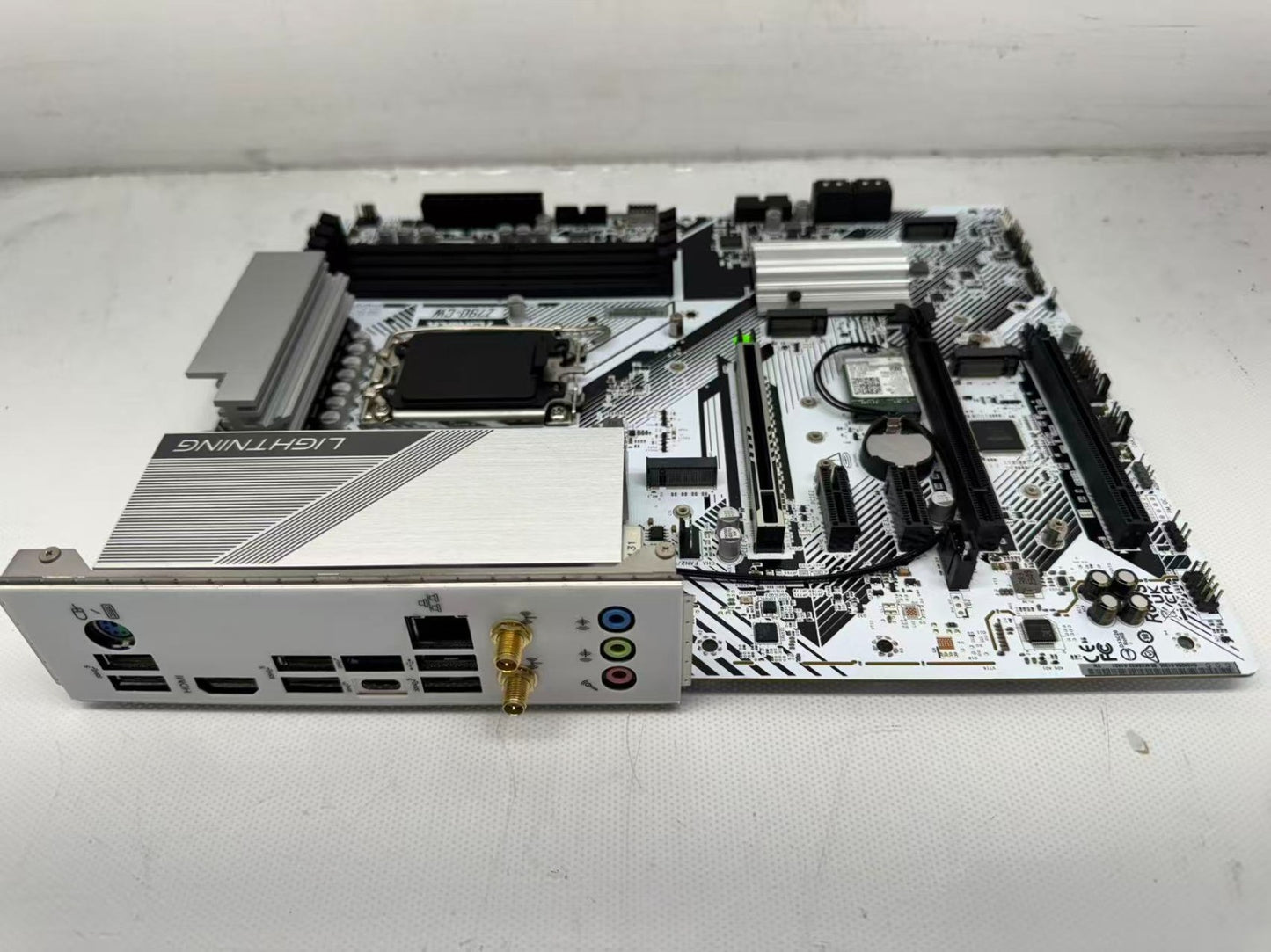 ASRock Z790-CW WIFI ATX Motherboard Intel Socket LGA1700 DDR5 HDMI *READ*