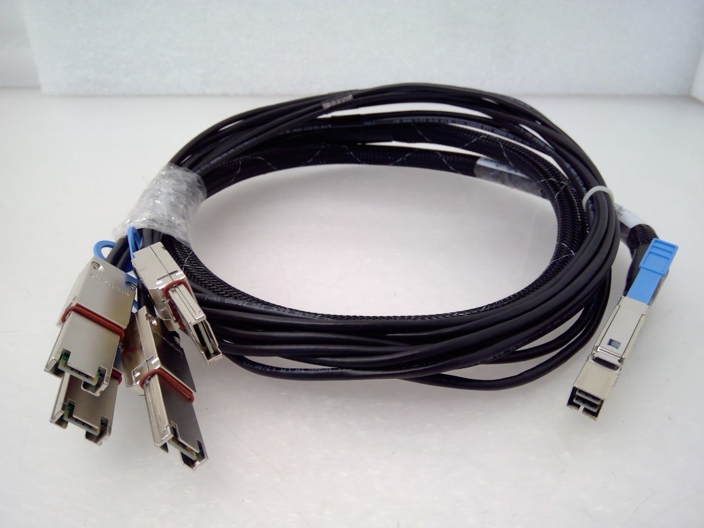 HP 814228-001 External Mini-SAS HD SFF-8644 to 4X SFF-8088 1 TO 4 Cable 2M