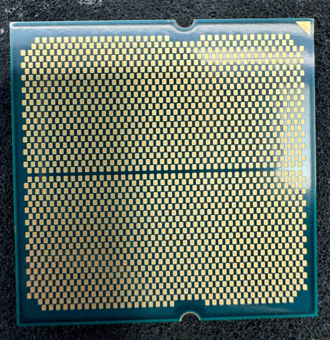AMD Ryzen 7 7800X3D Desktop Processor 4.2GHz,8-Core,16-Thread SocketAM5 **READ**