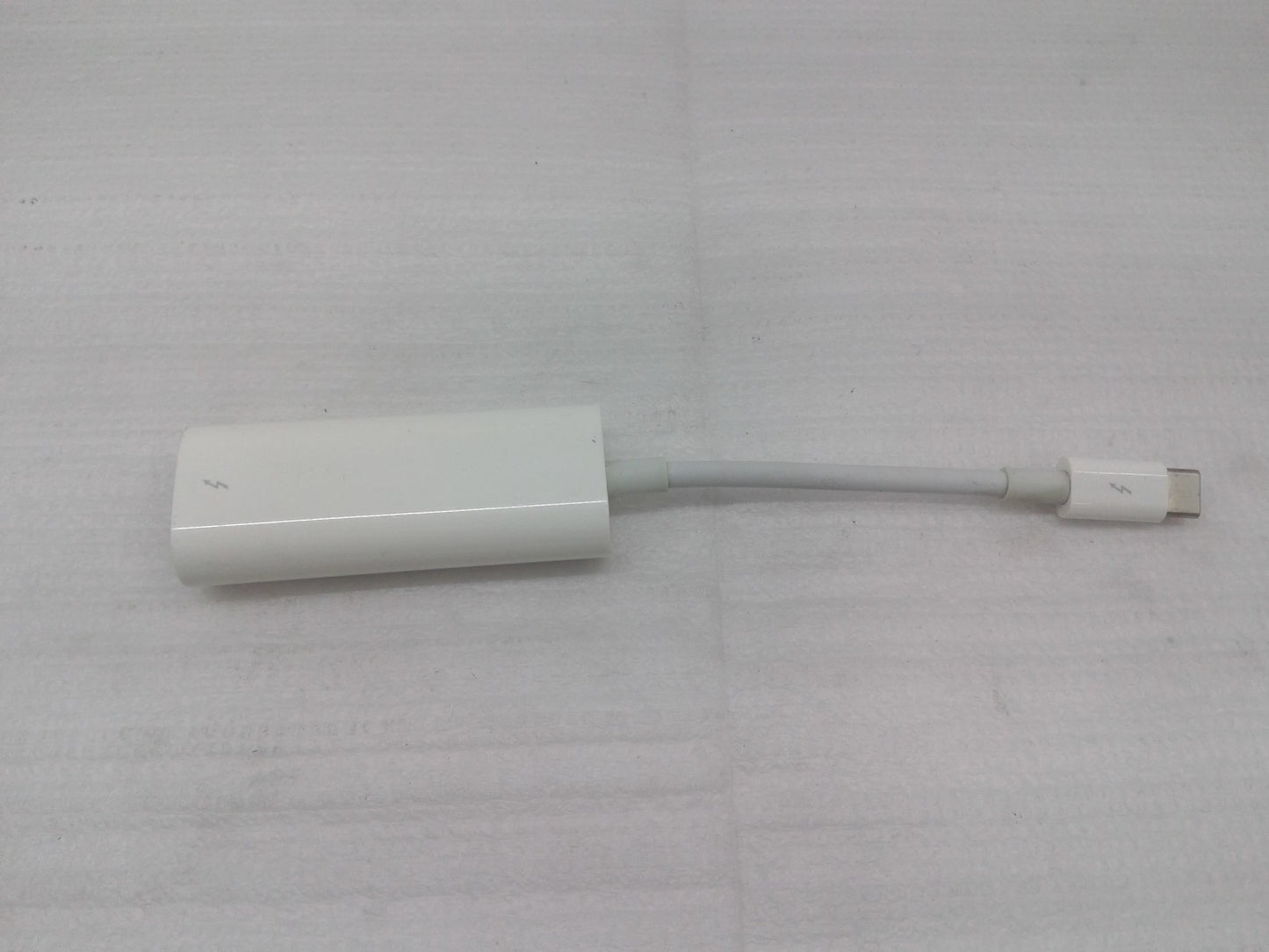 Apple Thunderbolt 3 USB-C to Thunderbolt 2 Adapter A1790 - MMEL2AM/A