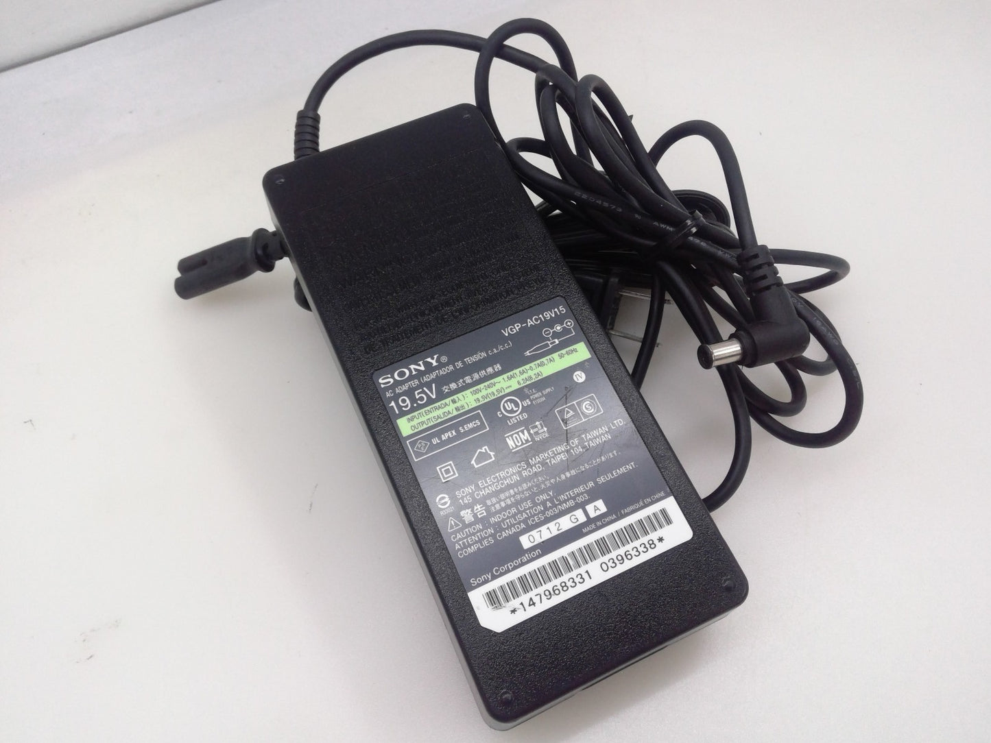 Genuine Sony Vaio AC Power Adapter VGP-AC19V15 19.5V 6.2A