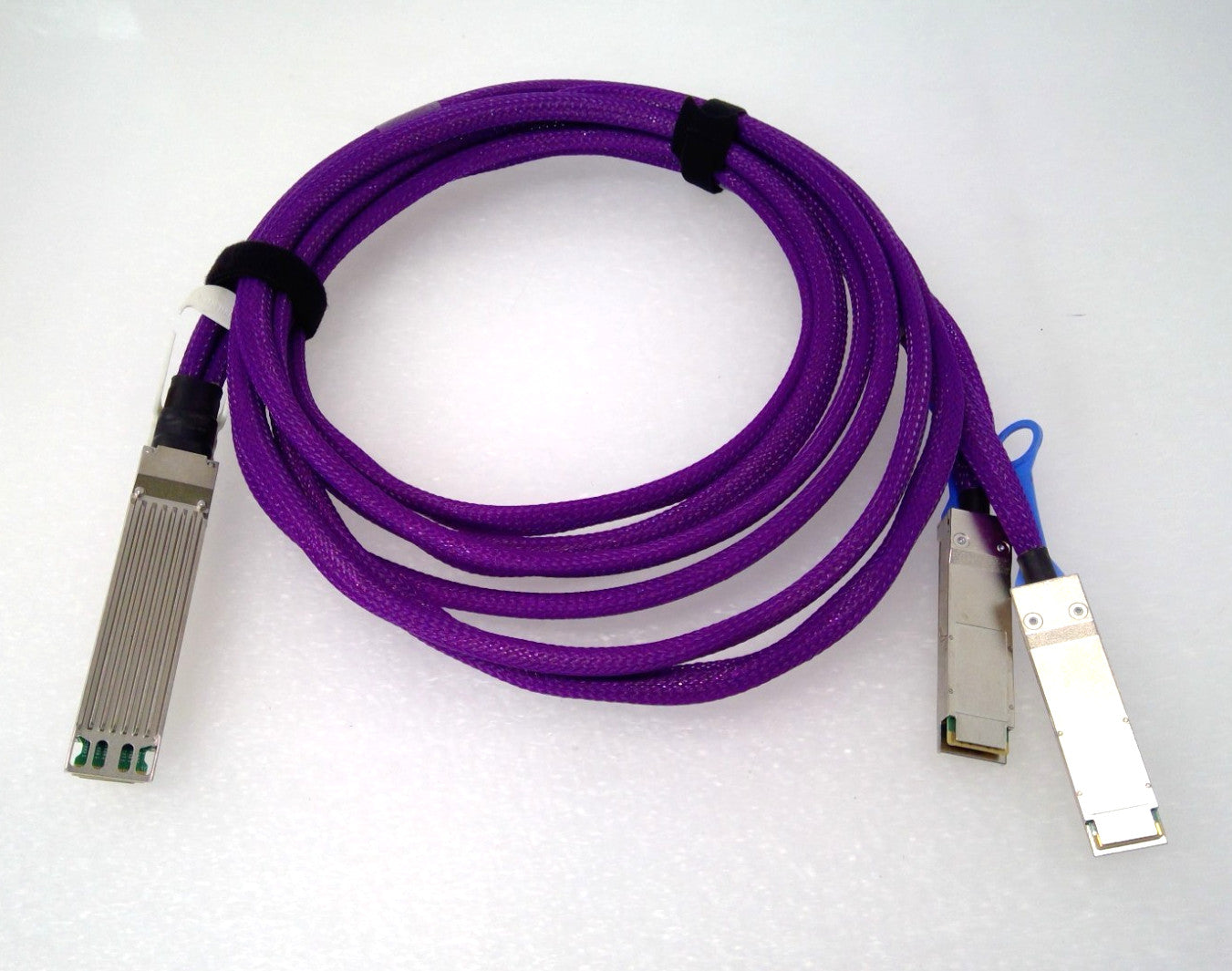 Amphenol 800G OSFP to 2x 400G QSFP112 Breakout DAC Cable 2.5M NDVRY2-G605