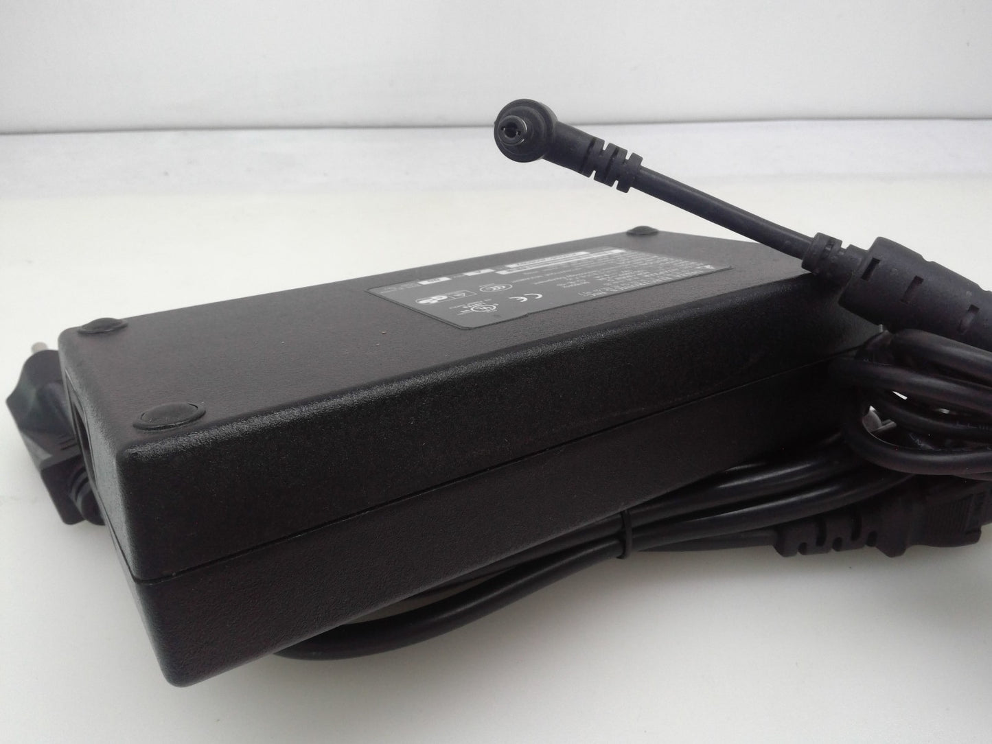 Genuine Delta 180W AC Adapter Charger ADP-180EB D 19V 9.5A 5.5*2.5mm