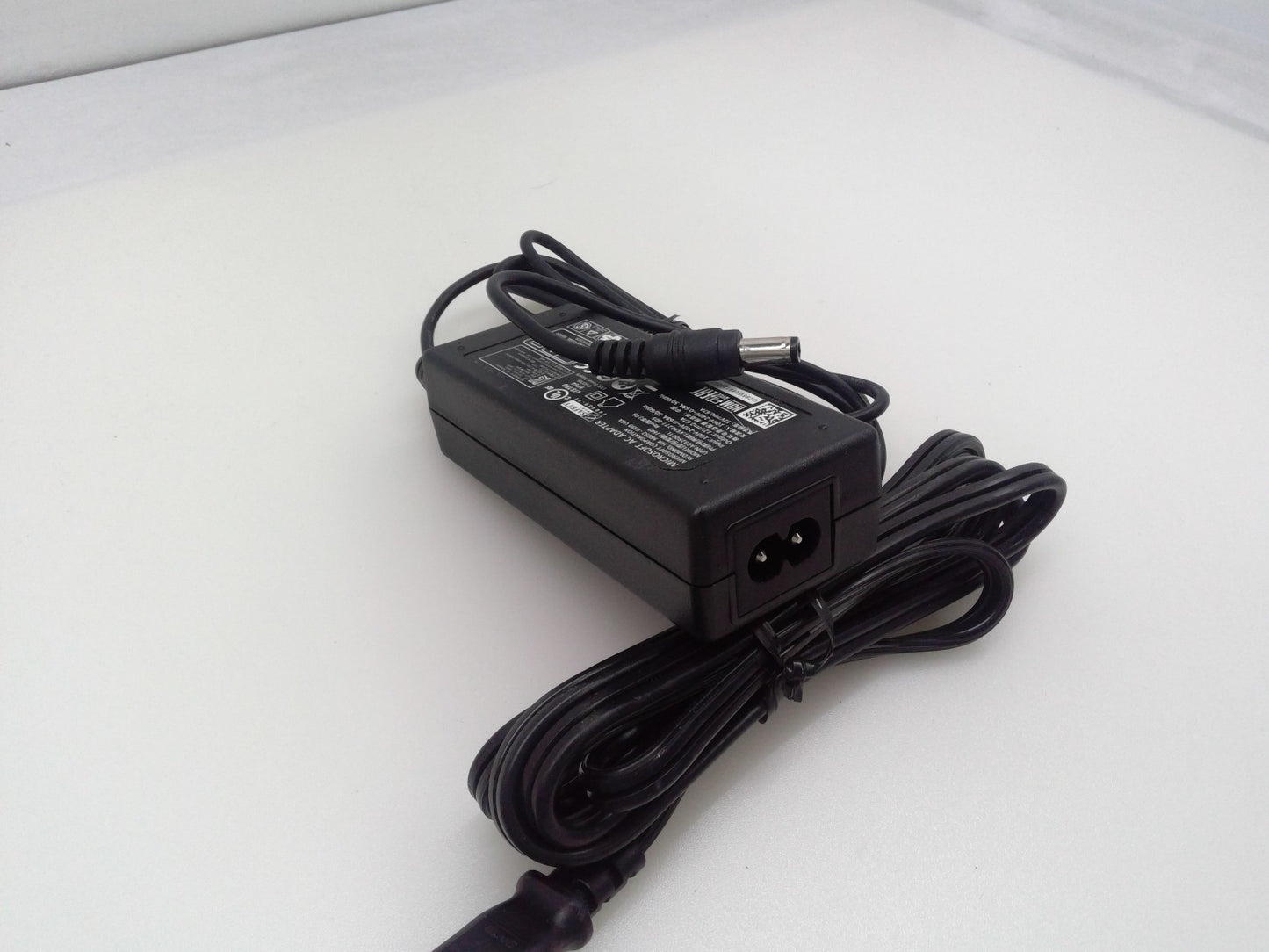 Genuine Microsoft 1649 Rev03 12V 2.67A AC Power Adapter W/Cord