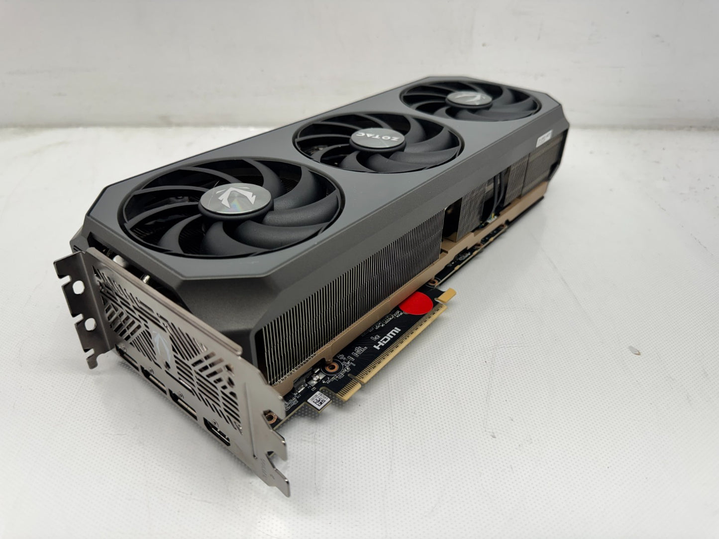 *Read* ZOTAC GeForce RTX 5080 Amp Extreme Infinity 16GB GDDR7 GPU No work