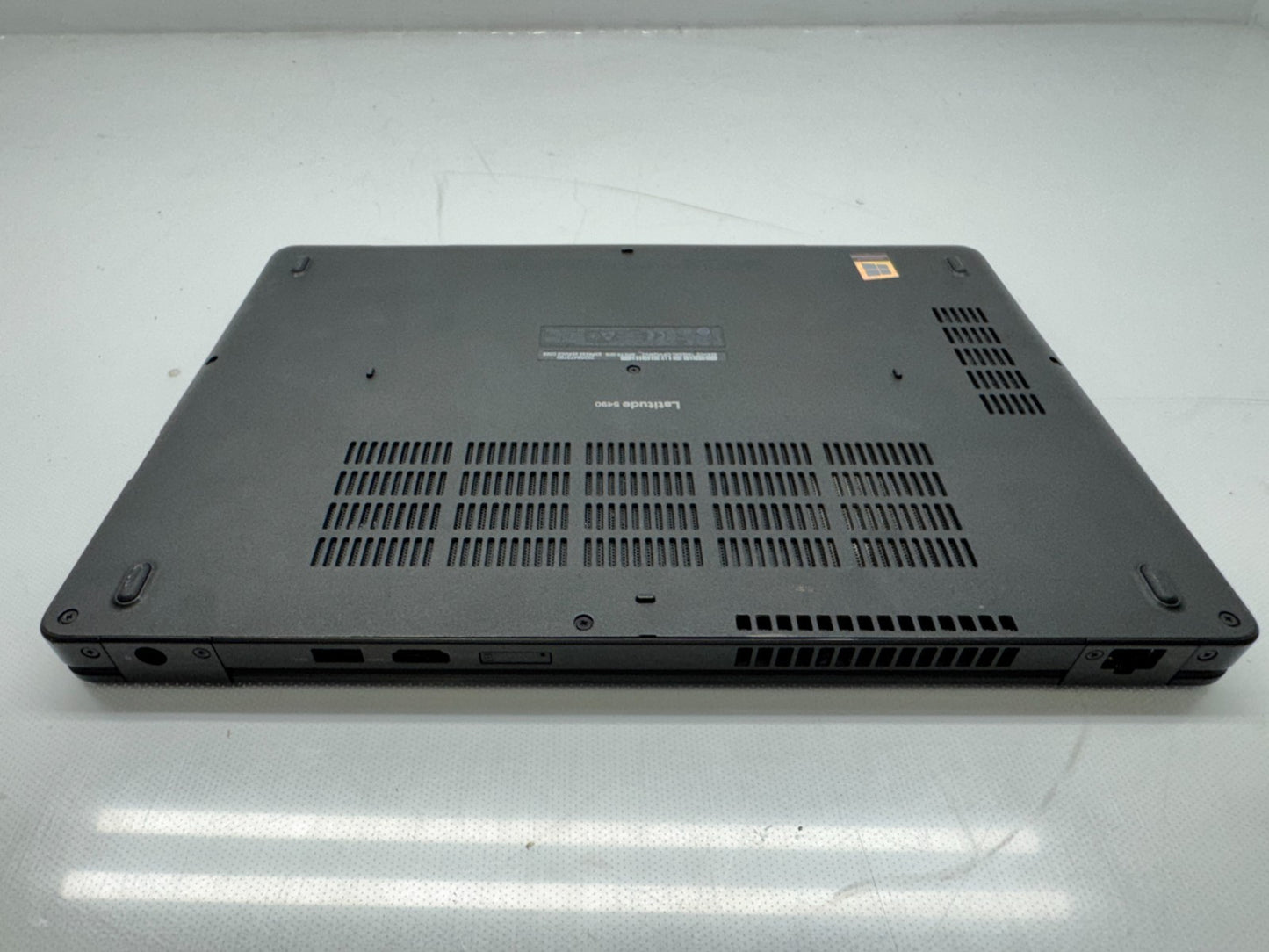 Dell Latitude 5490 14" 1366 x 768 i7-7600U@2.80GHz 16G RAM 256GB SSD Win11 *READ