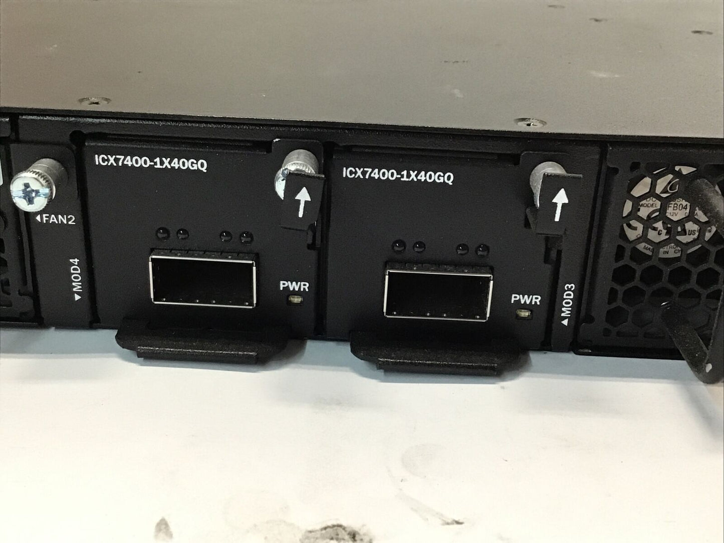 Brocade ICX7450-24P 24-Port Gigabit PoE+ Switch ICX7400-4X10GF, 2x 40GQ