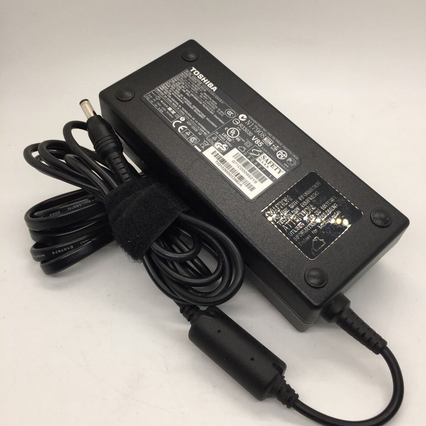 Genuine Toshiba PA3717U-1ACA  AC Adapter Power Charger 19V 6.32A  N17908  Works