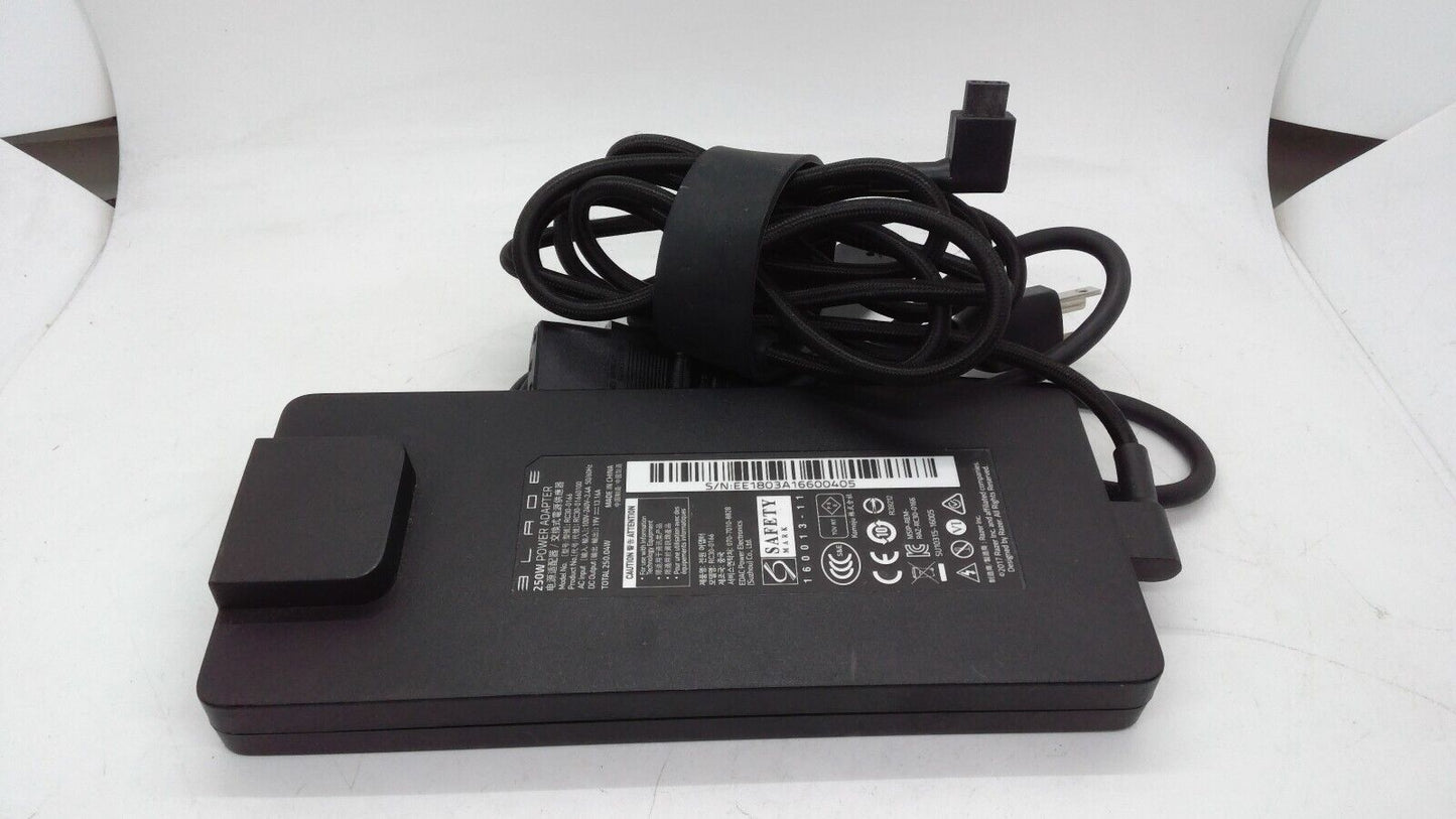 Genuine Razer 250W 19V 13.16A  Blade Pro RC30-0166 laptop charger Power Adapter